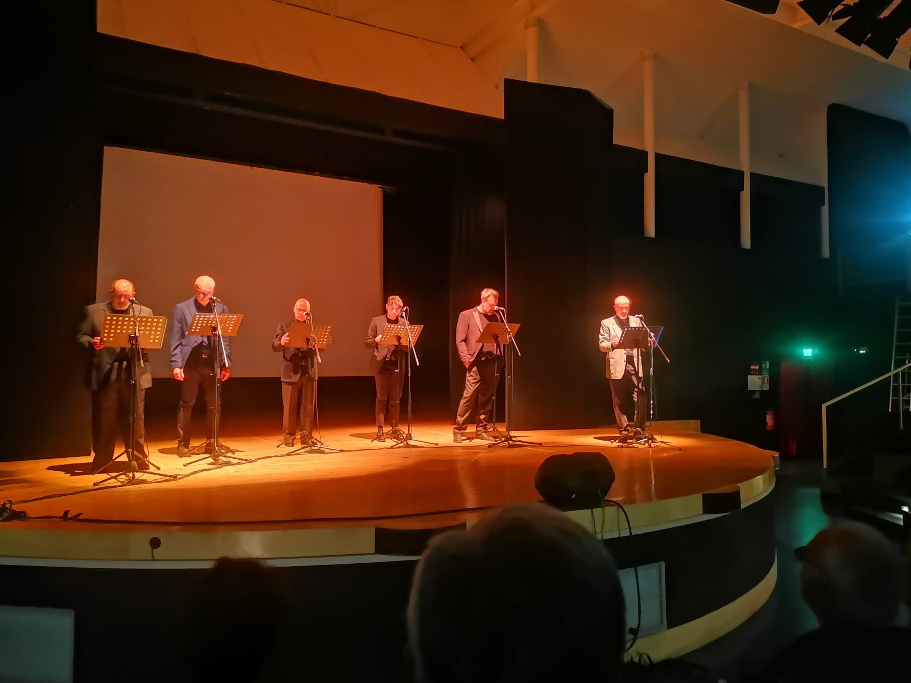Il Pantografo al Teatro Panettone: visione d’insieme del palcoscenico